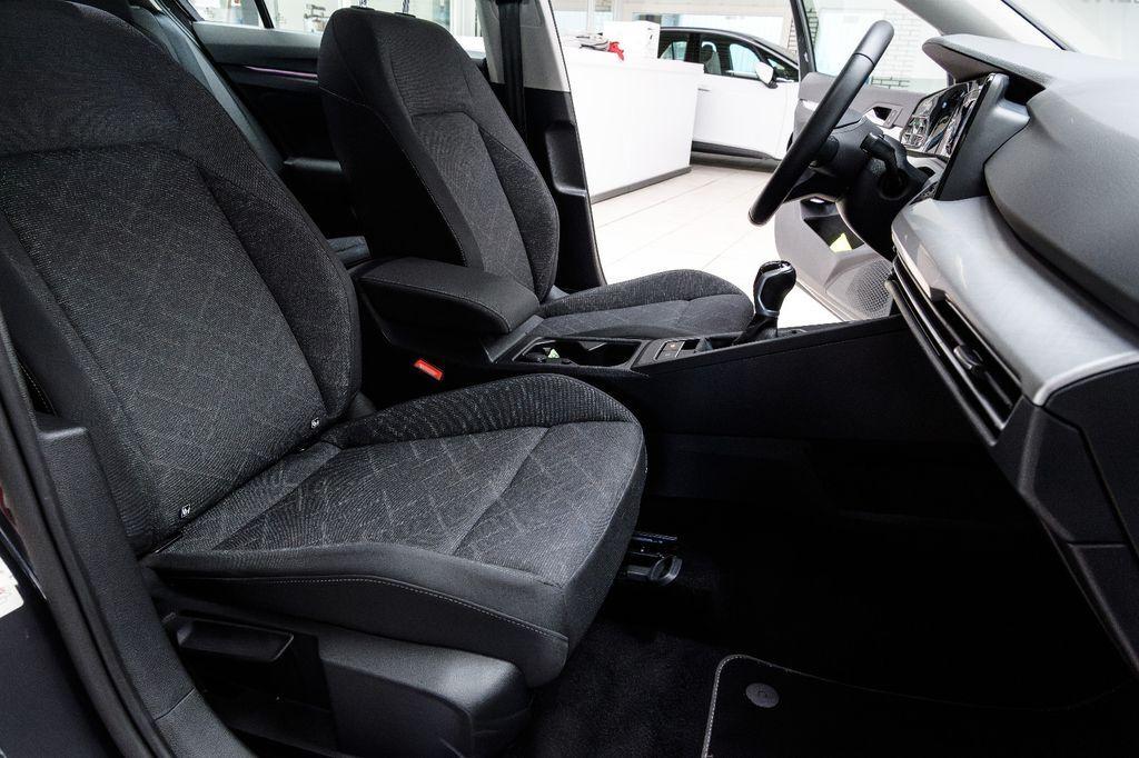 Volkswagen Golf VIII Life +Navi +SHZ +ALU +LED +PDC