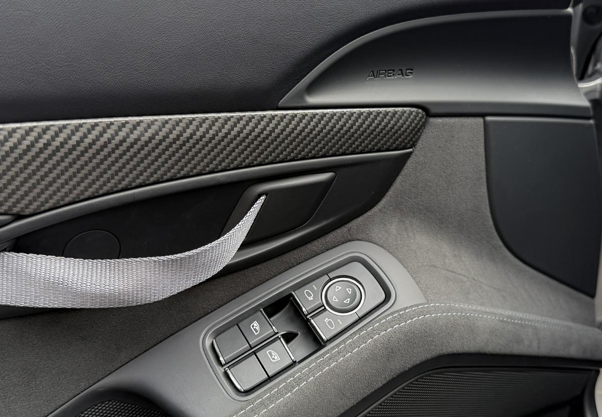 Porsche Cayman 718 Cayman 4.0 GT4 RS Weissach LIFT Carbon