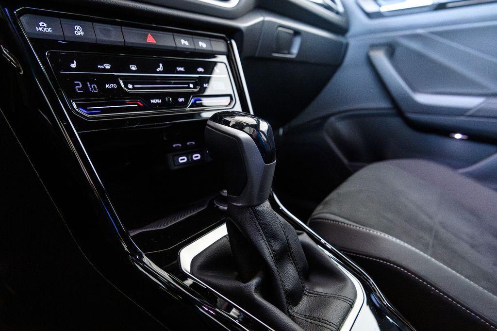 Volkswagen T-Roc R-Line DSG +LED PLUS+AHK+KAMERA+APP+ACC+NA