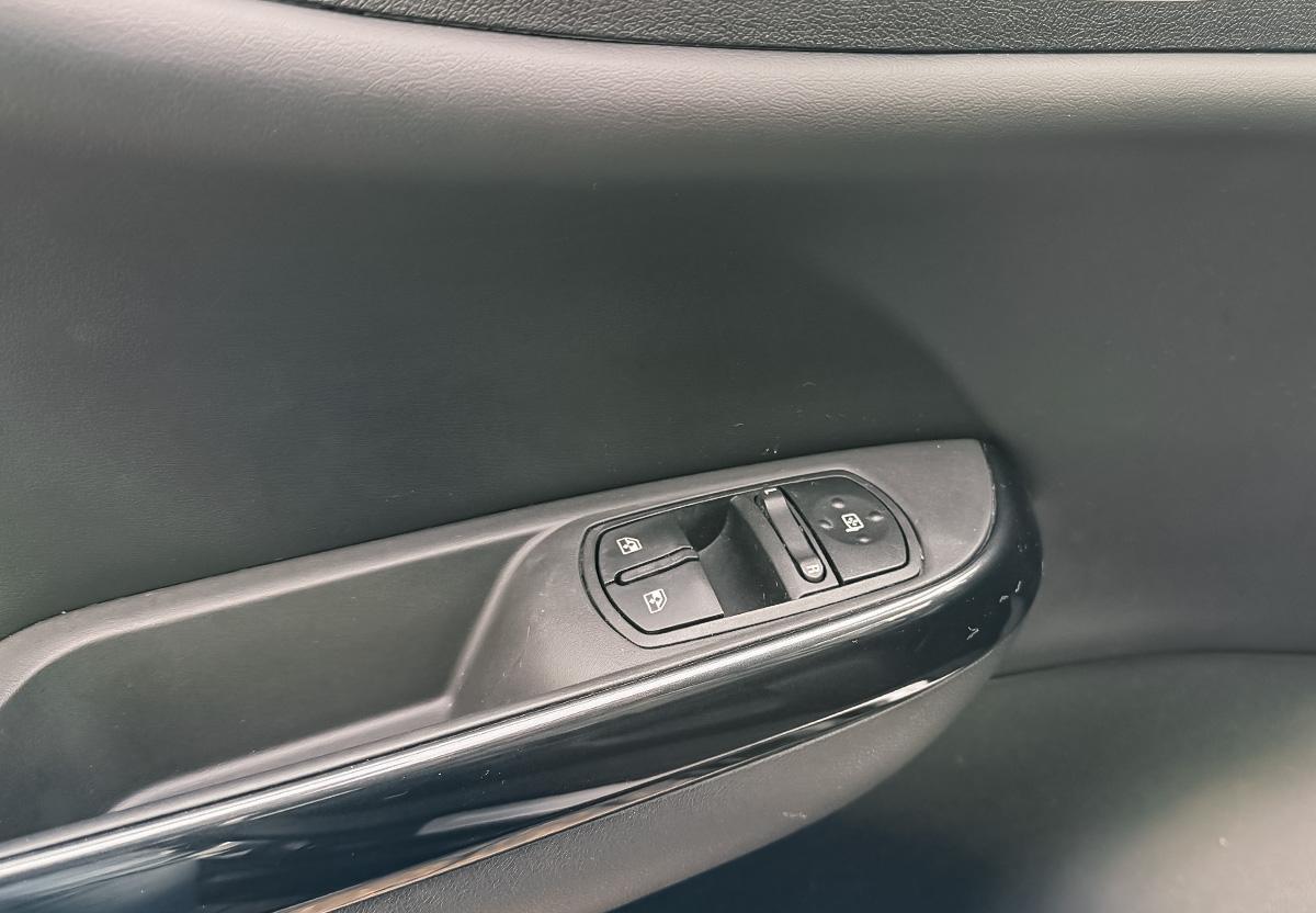 Opel Corsa E 1.6 Turbo OPC.RFK.Sportsitze vorn Recaro