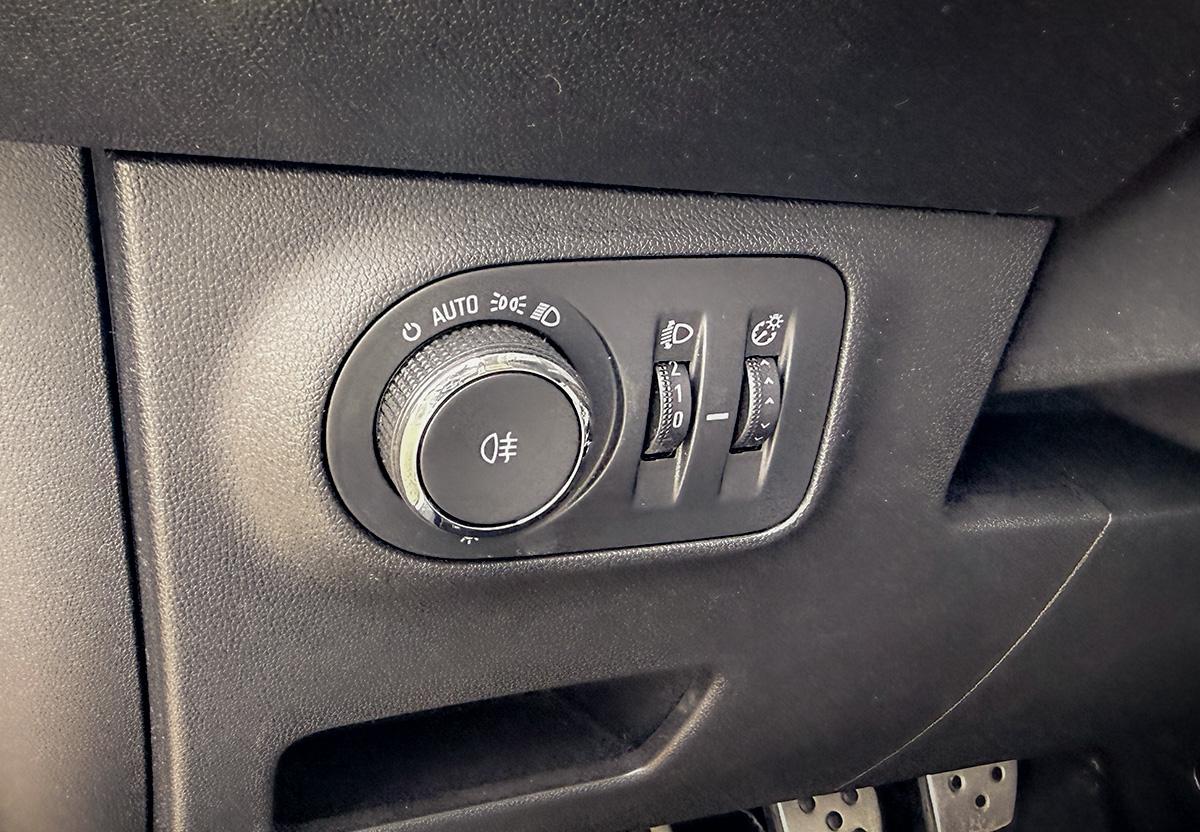 Opel Corsa E 1.6 Turbo OPC.RFK.Sportsitze vorn Recaro