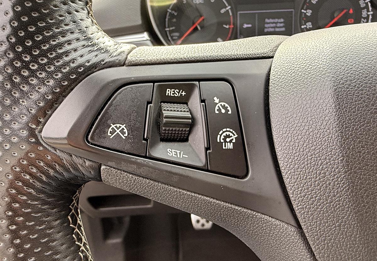 Opel Corsa E 1.6 Turbo OPC.RFK.Sportsitze vorn Recaro