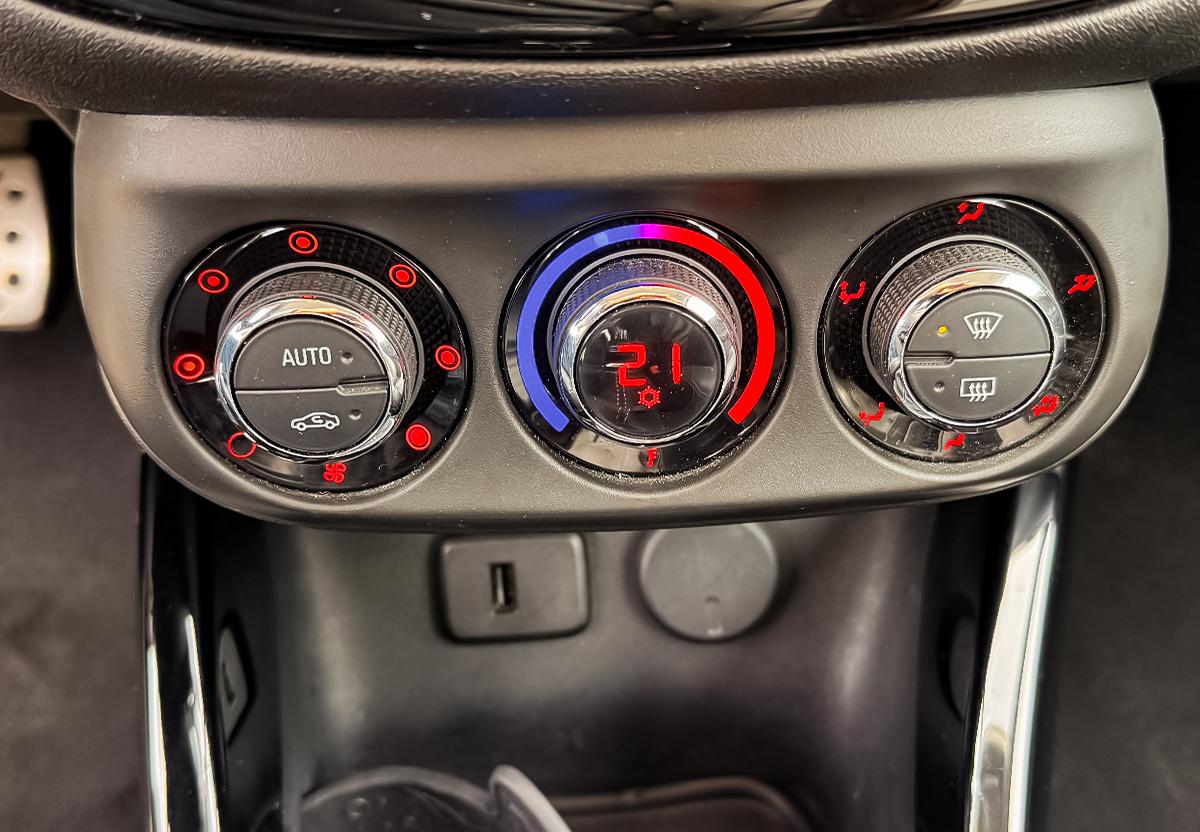 Opel Corsa E 1.6 Turbo OPC.RFK.Sportsitze vorn Recaro