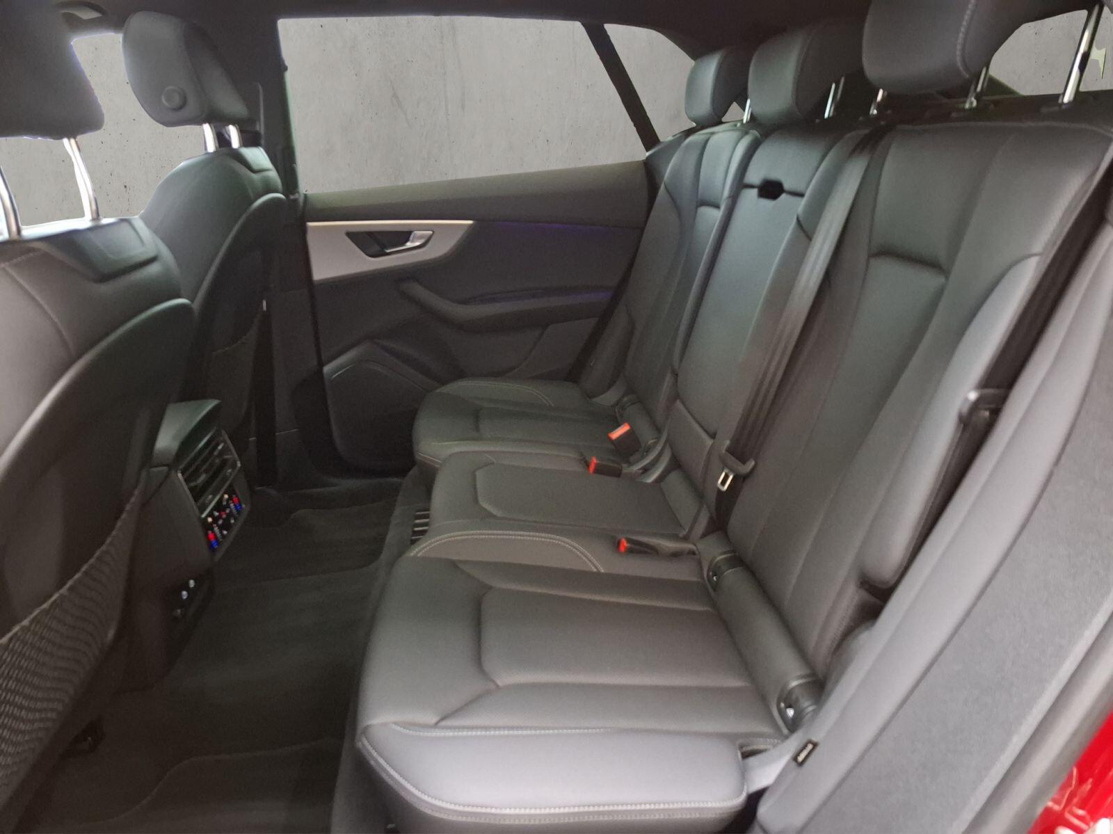 Audi Q8 SUV 55 TFSI quattro 250(340) kW(PS) tiptronic