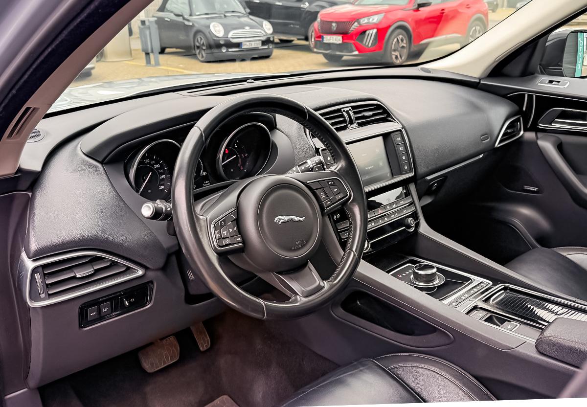 Jaguar F-Pace  Prestige 30d NAVI SHZ PANO MERIDIAN