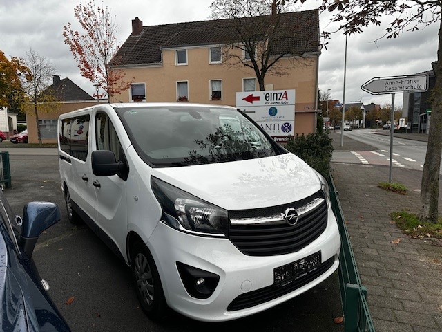 Opel Vivaro 1.6 DCI L2 9 Sitzer Brandschaden *Motor Läuft* 