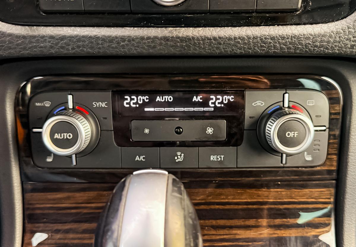 Volkswagen Touareg 3.0 V6 TDI Terrain Tech NAVI SHZ AHK