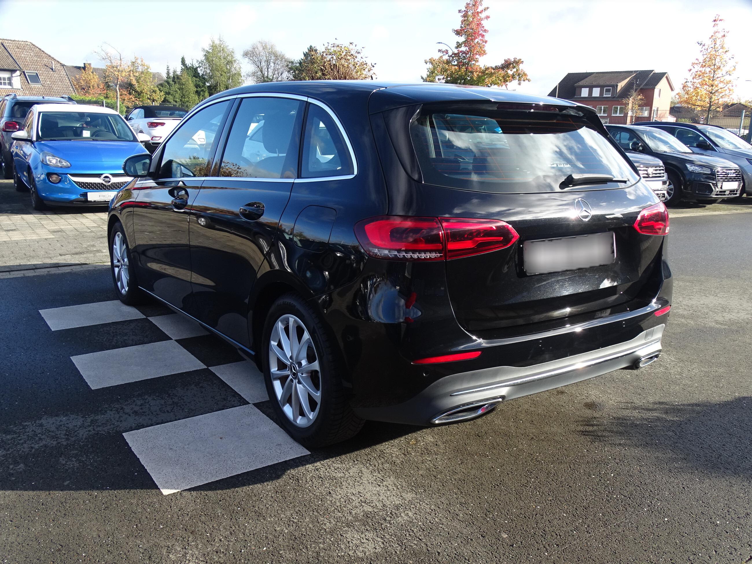 Mercedes-Benz B 180 7 GANG DCT*NAVI*GJR*SHZG*TEMP*LED*PDC*MFL