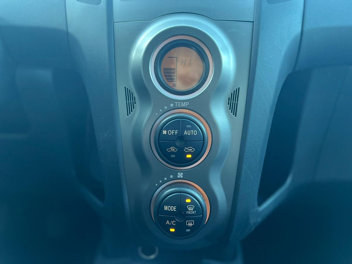 Toyota Yaris 1.3 VVT-i Life - Kl.autom.- ZV - e.Fenster - 2.Hand