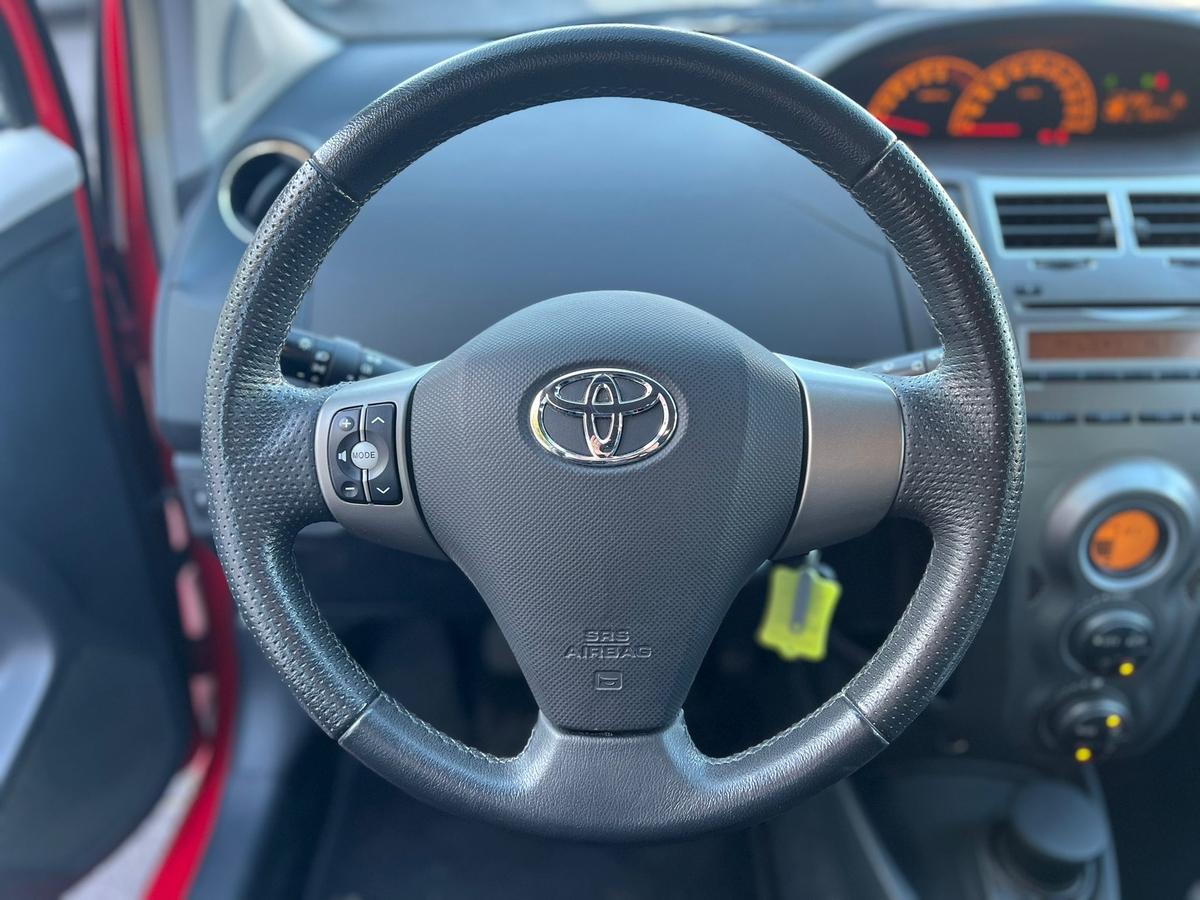 Toyota Yaris 1.3 VVT-i Life - Kl.autom.- ZV - e.Fenster - 2.Hand