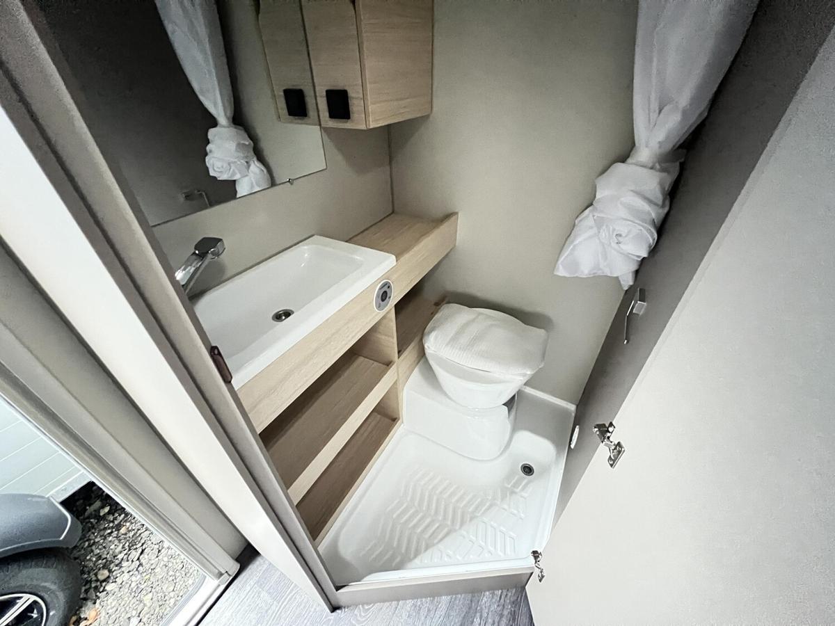 Weinsberg CaraCito 390 QD 1350kg+Dusche+Steckdosen-Paket