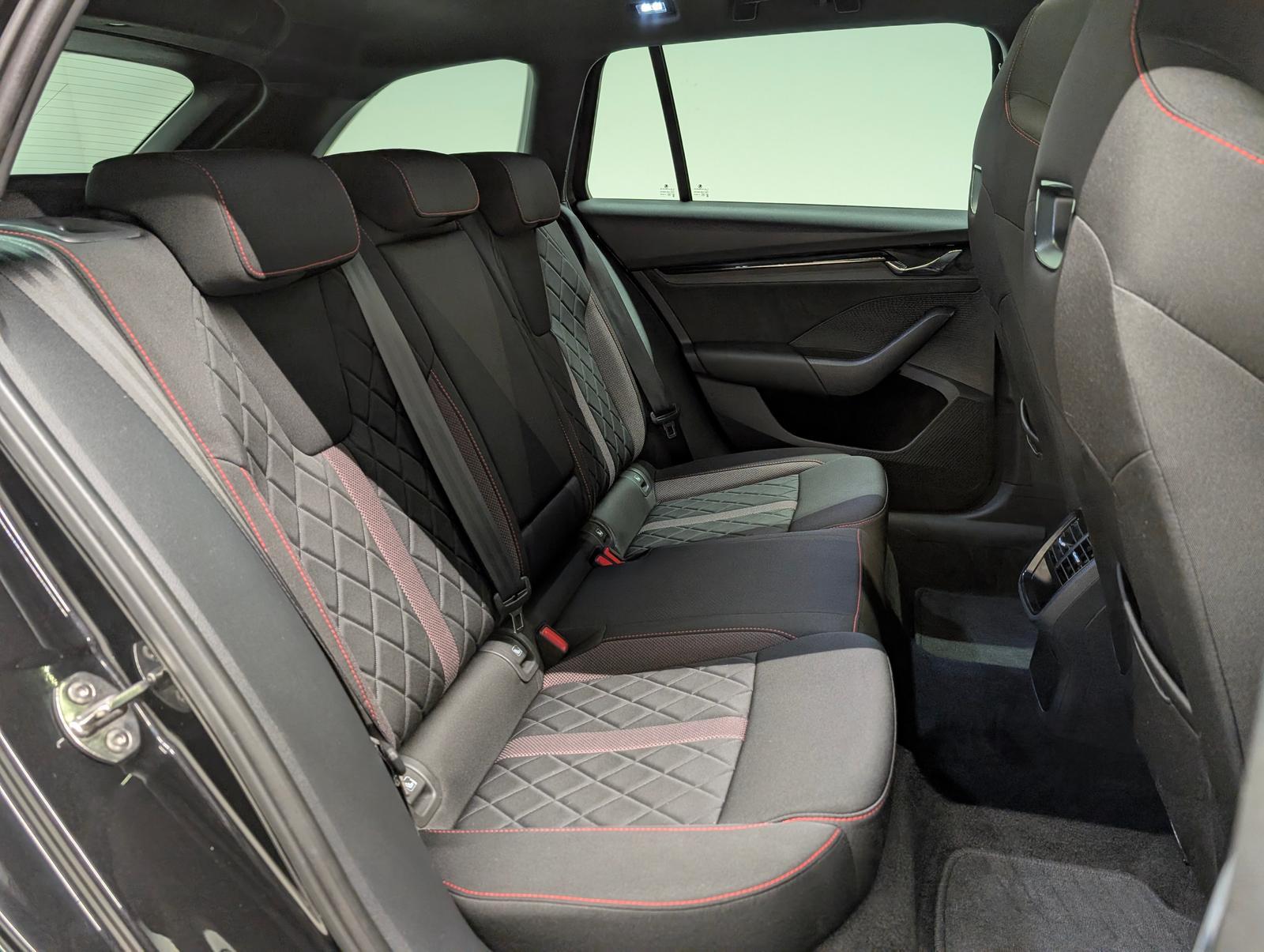 Skoda Octavia Combi RS Matrix/Navi/SHZ/Pano/ACC/Kamera