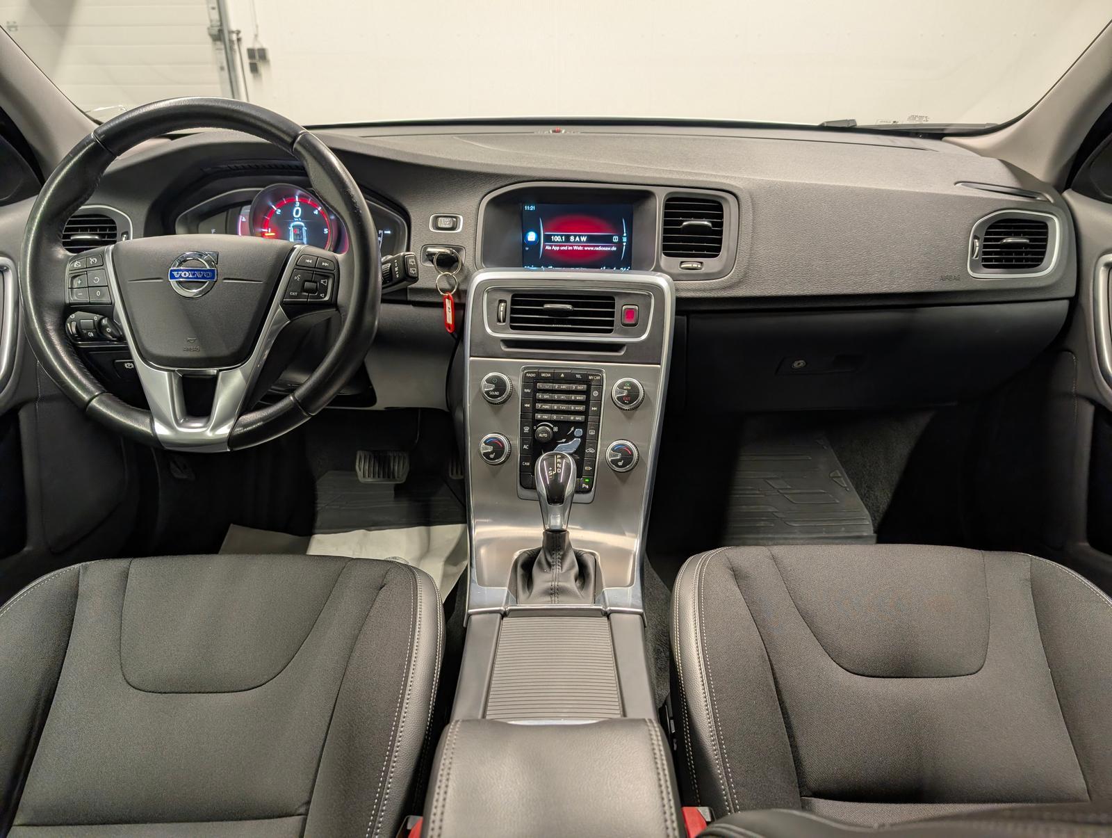 Volvo V60 Cross Country Bi-Xenon/Navi/SHZ/Kam/Tempom.