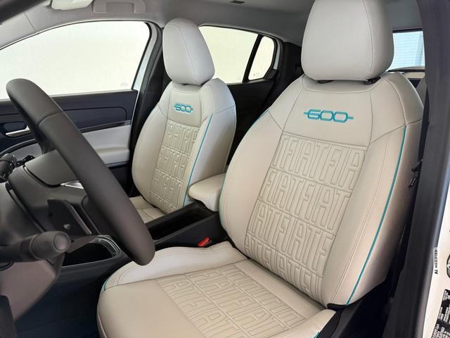Fiat 600 La Prima Hybrid 1.2 T3 107 kW (145 PS) DCT Klimaautomatik, Massagesitz, Sitz
