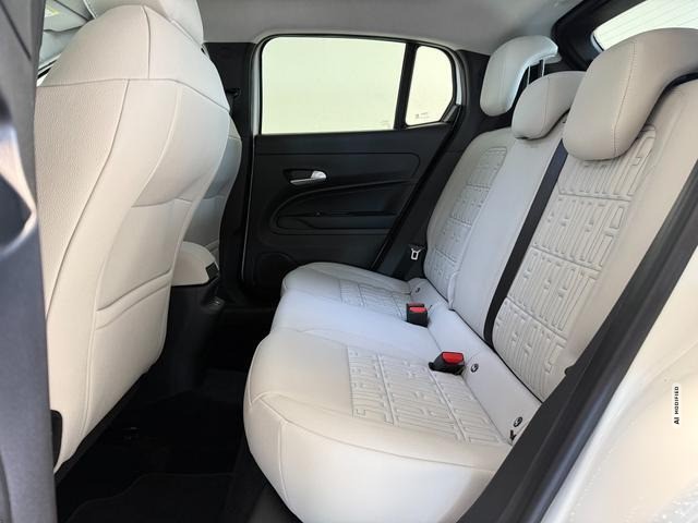 Fiat 600 La Prima Hybrid 1.2 T3 107 kW (145 PS) DCT Klimaautomatik, Massagesitz, Sitz