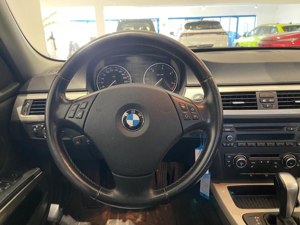 BMW 320 d xDrive Automatik SHZ PDC Leder AHK