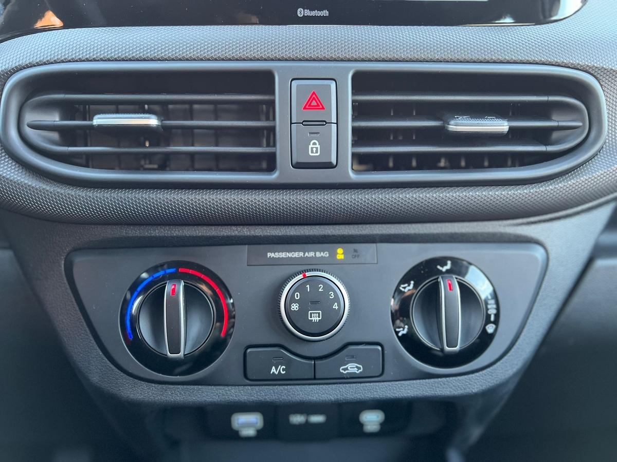 Hyundai i10 1.0 Comfort - Klima - Navi - R.Kam - PDC  