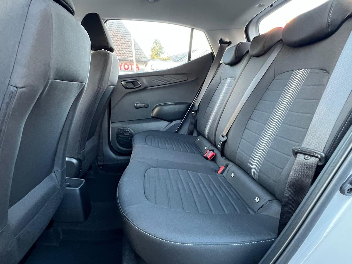 Hyundai i10 1.0 Comfort - Klima - Navi - R.Kam - PDC  