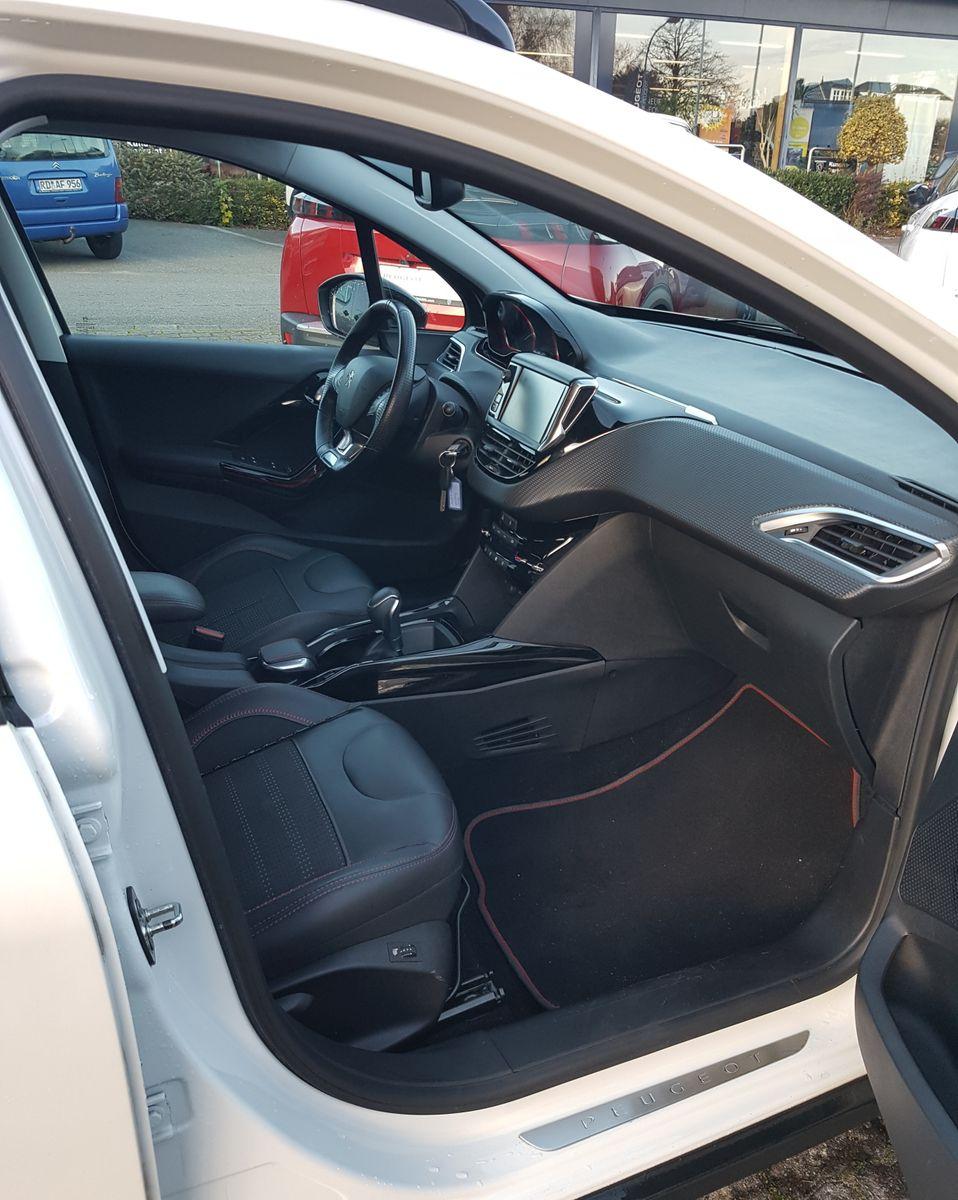 Peugeot 2008 1.2 PureTech Allure GT-LINE++RFK++NAVI++EPH