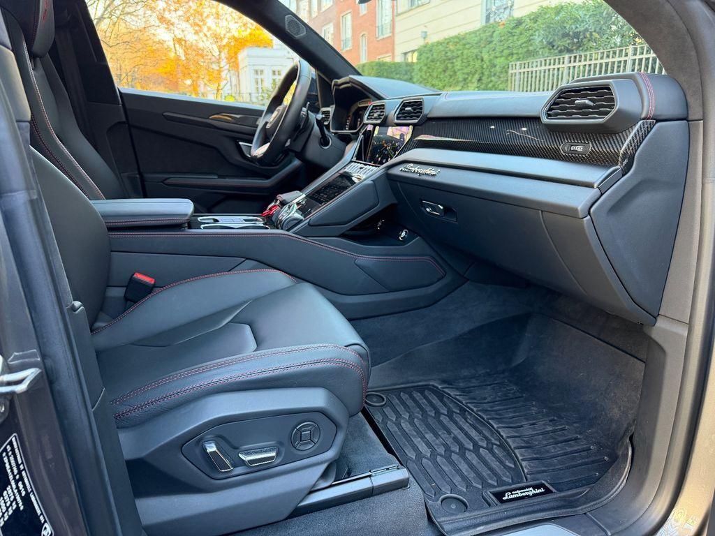 Lamborghini Urus 4.0 AKRAPOVIČ*CARBON*PANO*HEADUP*B&O*MEMO*