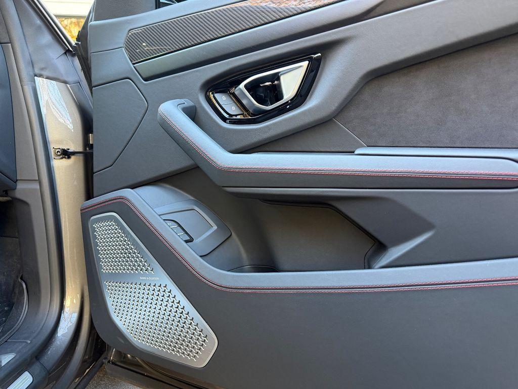 Lamborghini Urus 4.0 AKRAPOVIČ*CARBON*PANO*HEADUP*B&O*MEMO*