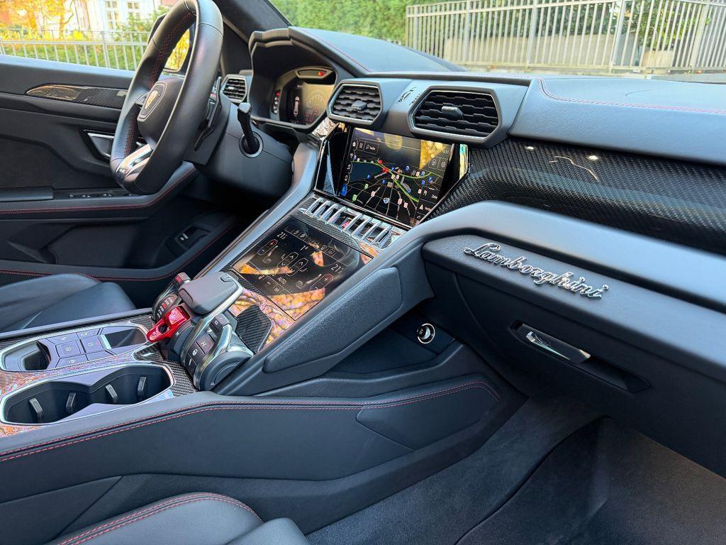 Lamborghini Urus 4.0 AKRAPOVIČ*CARBON*PANO*HEADUP*B&O*MEMO*
