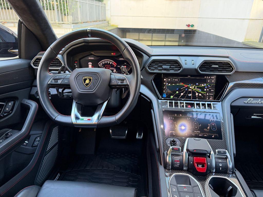 Lamborghini Urus 4.0 AKRAPOVIČ*CARBON*PANO*HEADUP*B&O*MEMO*