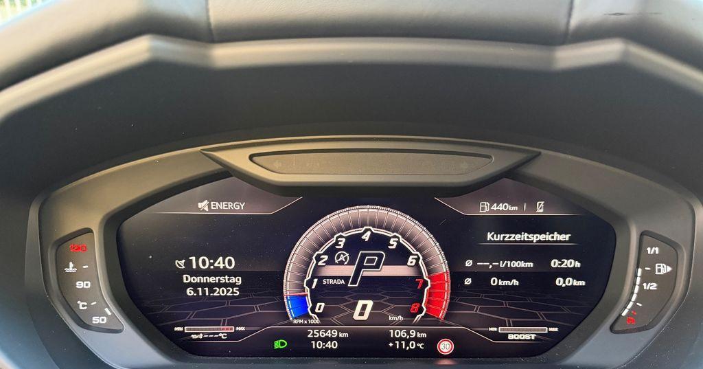 Lamborghini Urus 4.0 AKRAPOVIČ*CARBON*PANO*HEADUP*B&O*MEMO*