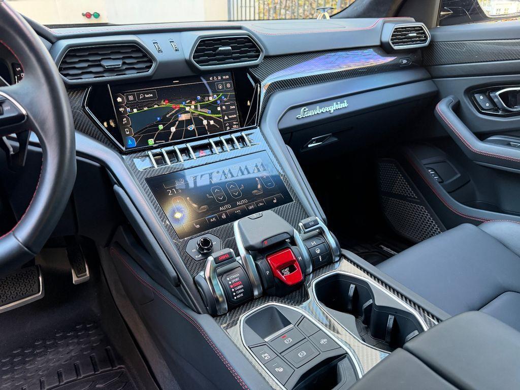 Lamborghini Urus 4.0 AKRAPOVIČ*CARBON*PANO*HEADUP*B&O*MEMO*