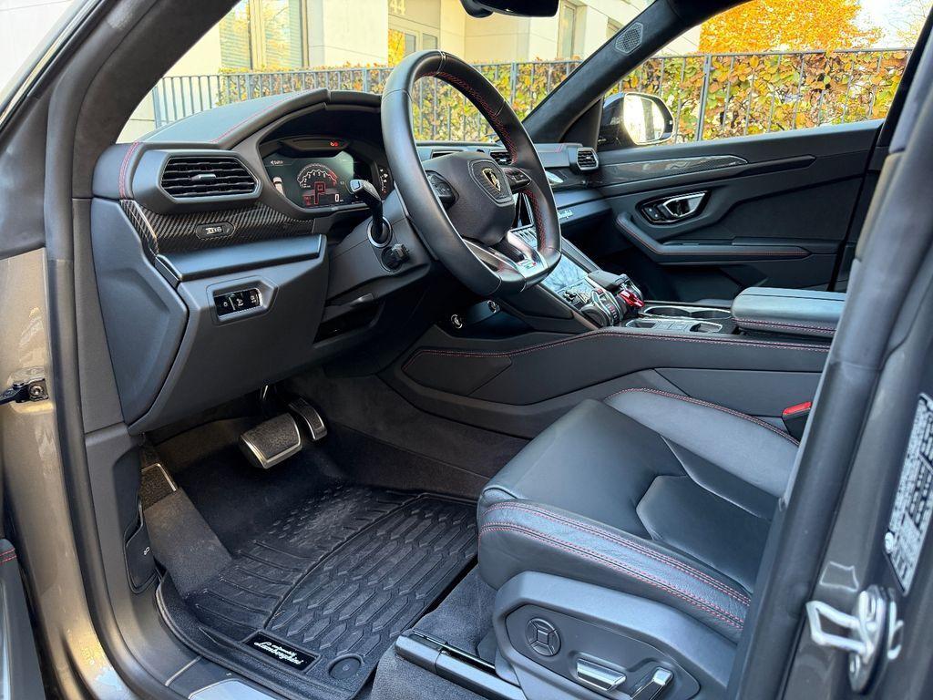 Lamborghini Urus 4.0 AKRAPOVIČ*CARBON*PANO*HEADUP*B&O*MEMO*