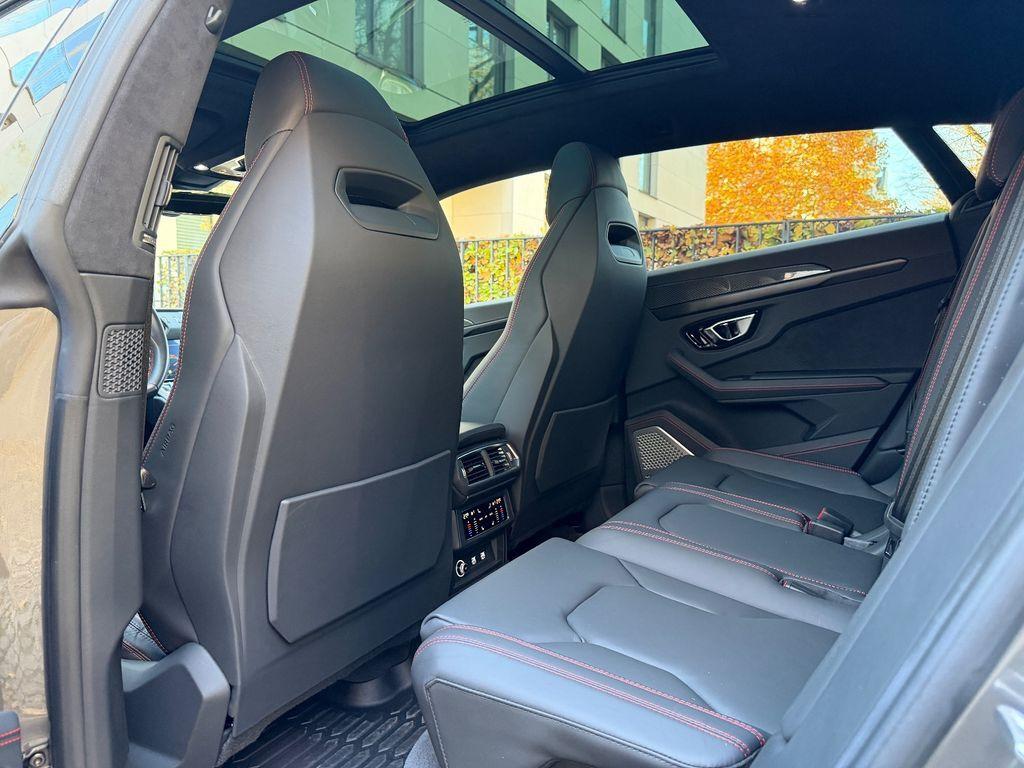 Lamborghini Urus 4.0 AKRAPOVIČ*CARBON*PANO*HEADUP*B&O*MEMO*