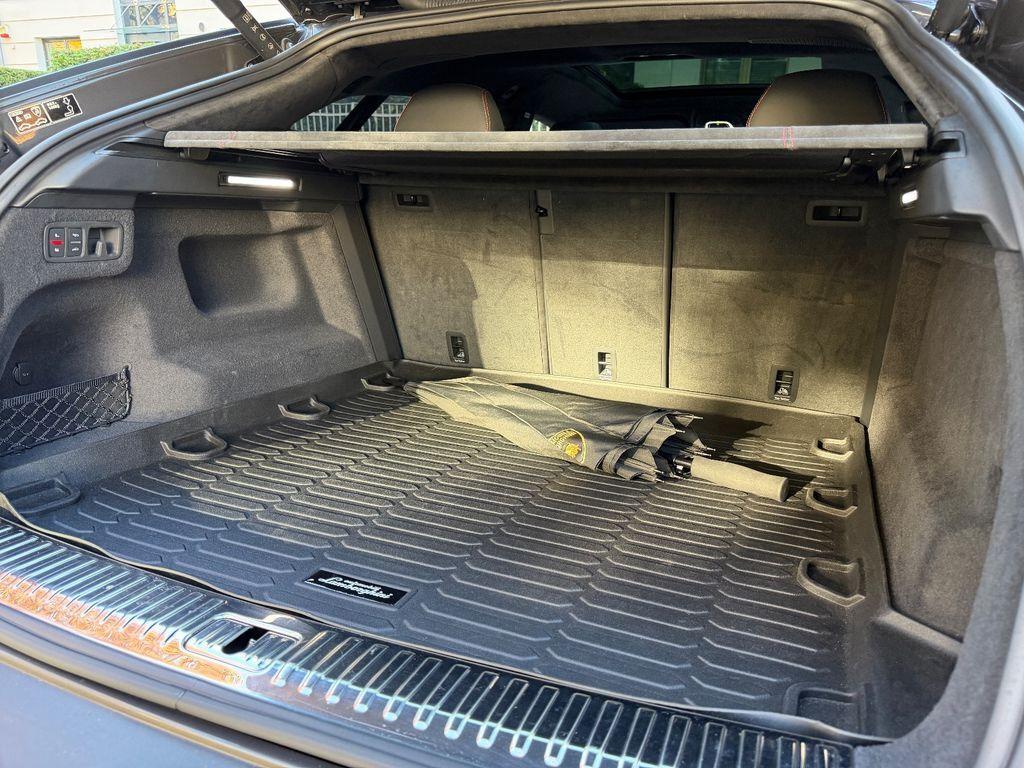 Lamborghini Urus 4.0 AKRAPOVIČ*CARBON*PANO*HEADUP*B&O*MEMO*