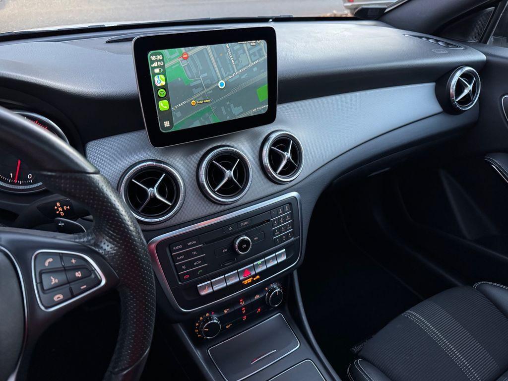 Mercedes-Benz CLA 180 *PANO*LED*CARPLAY*CAM*NAVI