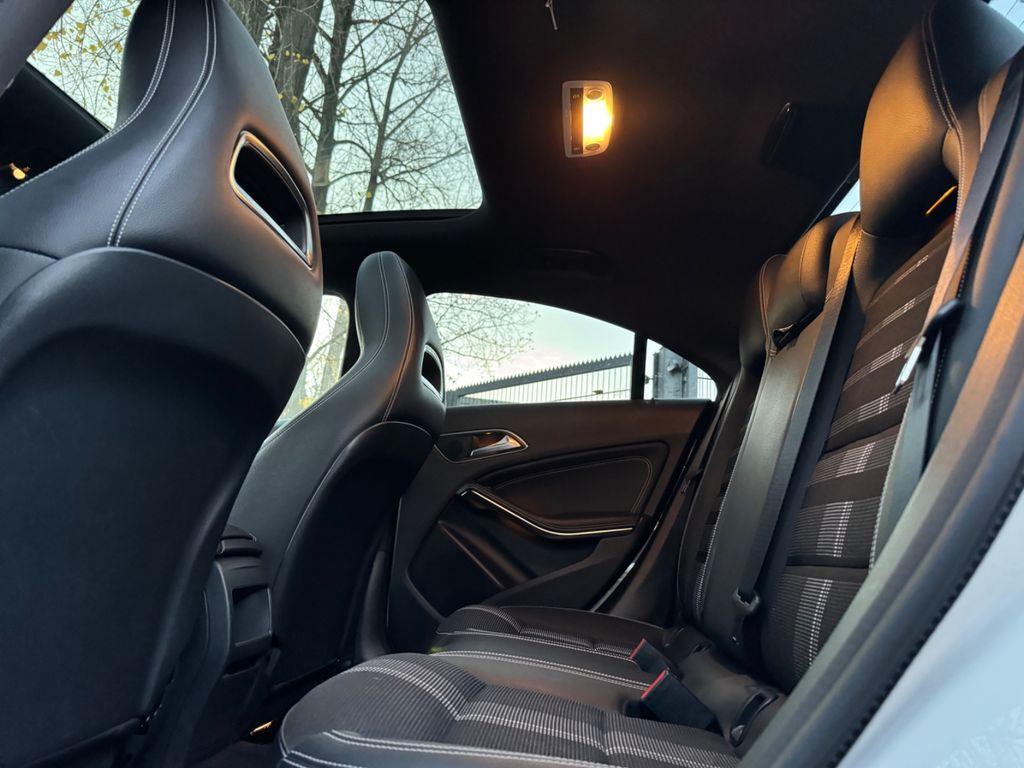 Mercedes-Benz CLA 180 *PANO*LED*CARPLAY*CAM*NAVI