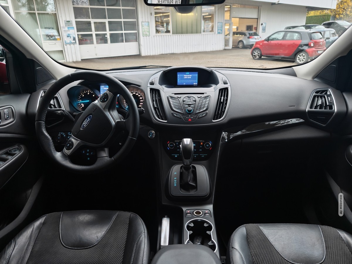 Ford Kuga 2.0 TDCi 87TKM*4x4*PANO*XENON*AUTOM*TITANIUM*PDC*SHZ