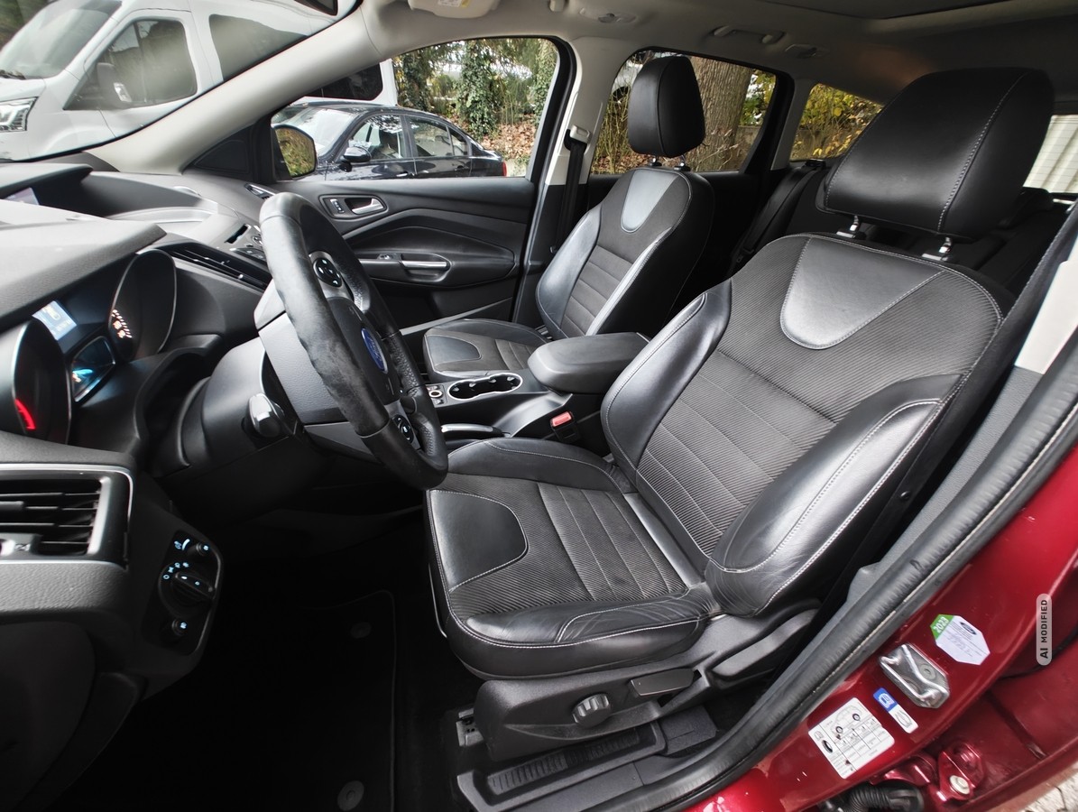 Ford Kuga 2.0 TDCi 87TKM*4x4*PANO*XENON*AUTOM*TITANIUM*PDC*SHZ