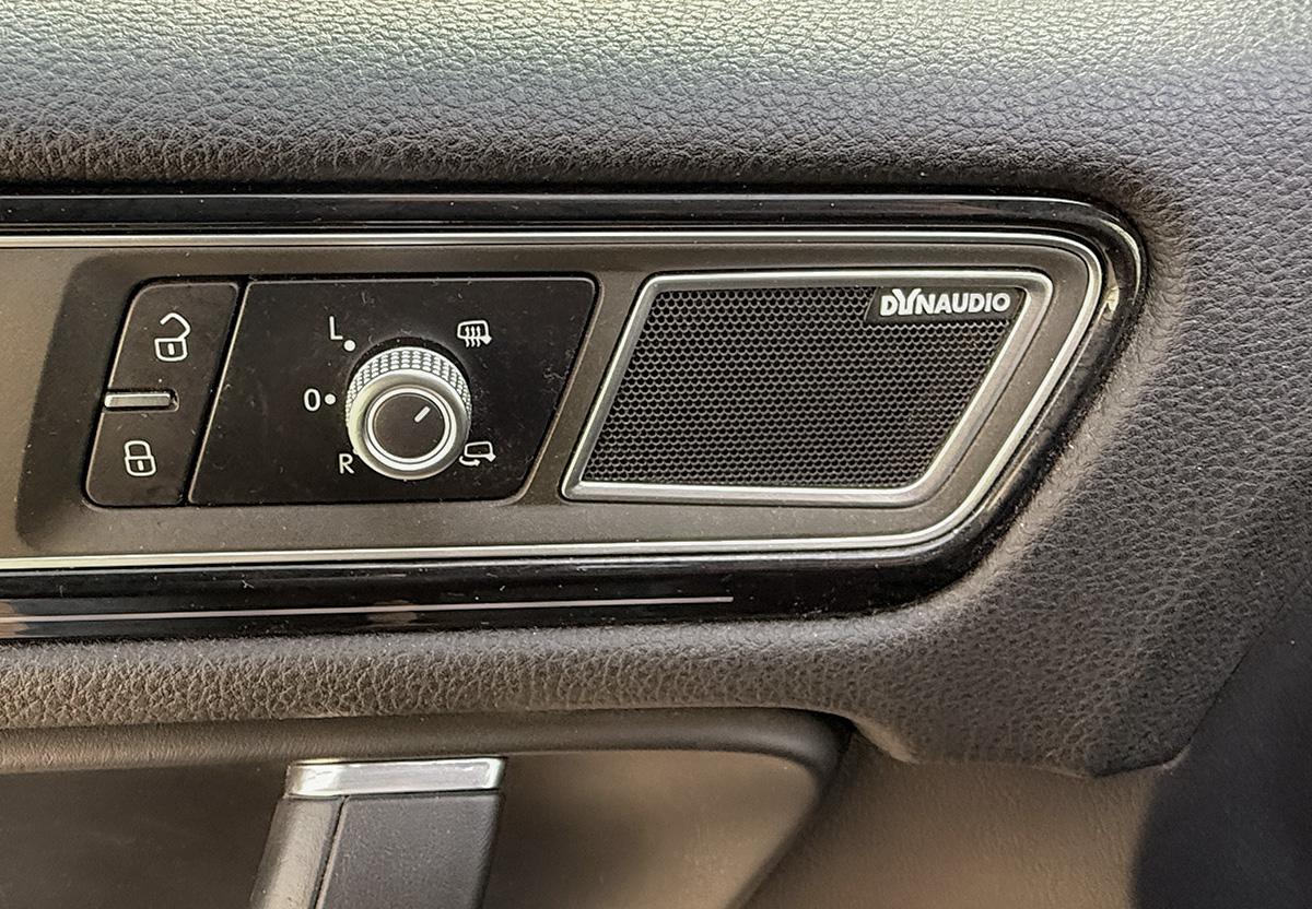 Volkswagen Touareg 3.0 V6 TDI R-Line LUFT NAVI DYNAUDIO RFK PDC