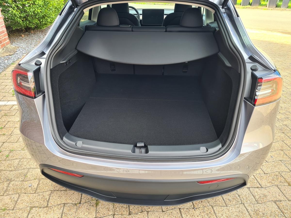 Tesla Model Y SR AP 2WD  19 BYD AKKU