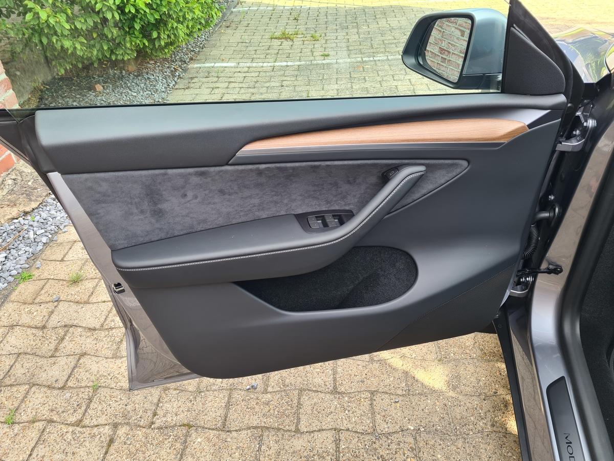 Tesla Model Y SR AP 2WD  19 BYD AKKU