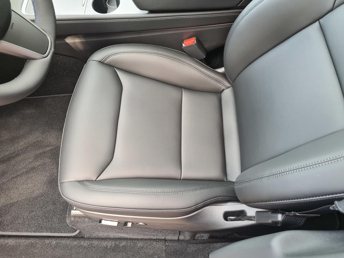 Tesla Model Y SR AP 2WD  19 BYD AKKU