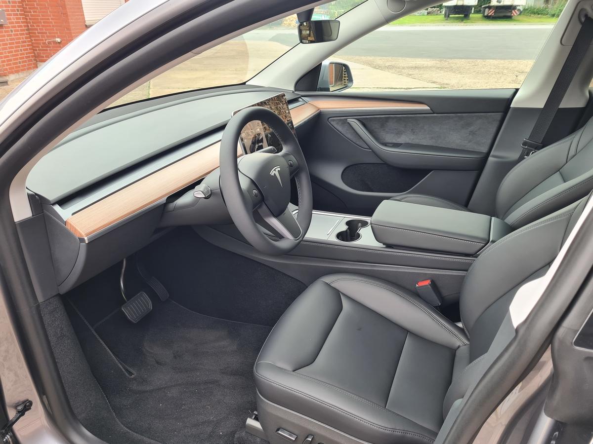 Tesla Model Y SR AP 2WD  19 BYD AKKU