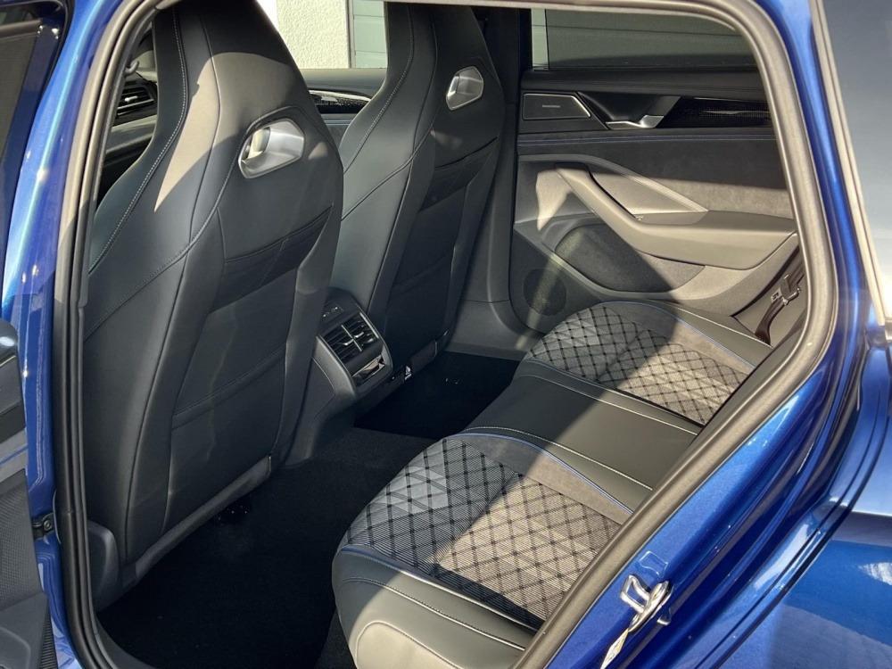 Volkswagen Passat Variant R-Line 2,0 TDI DSG 4Motion 142KW Winterpaket