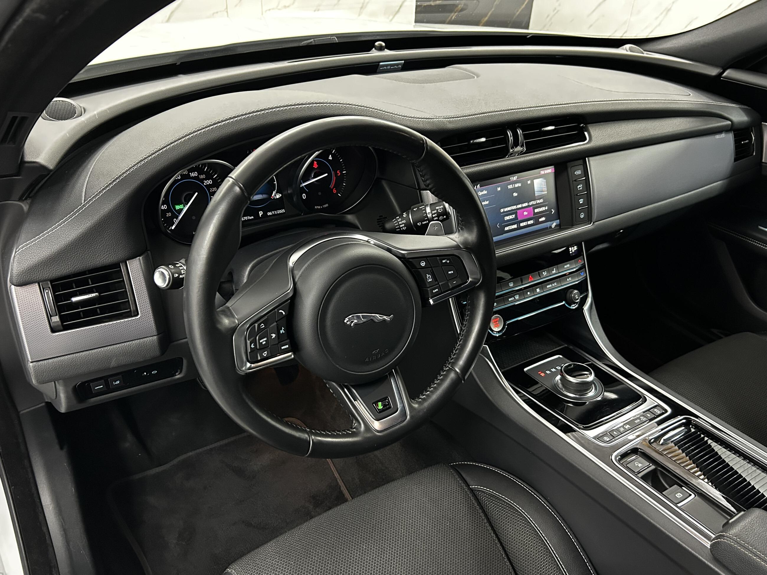 Jaguar XF R-Sport+Bi-Xenon+Ambiente+Kamera+LED+Sound
