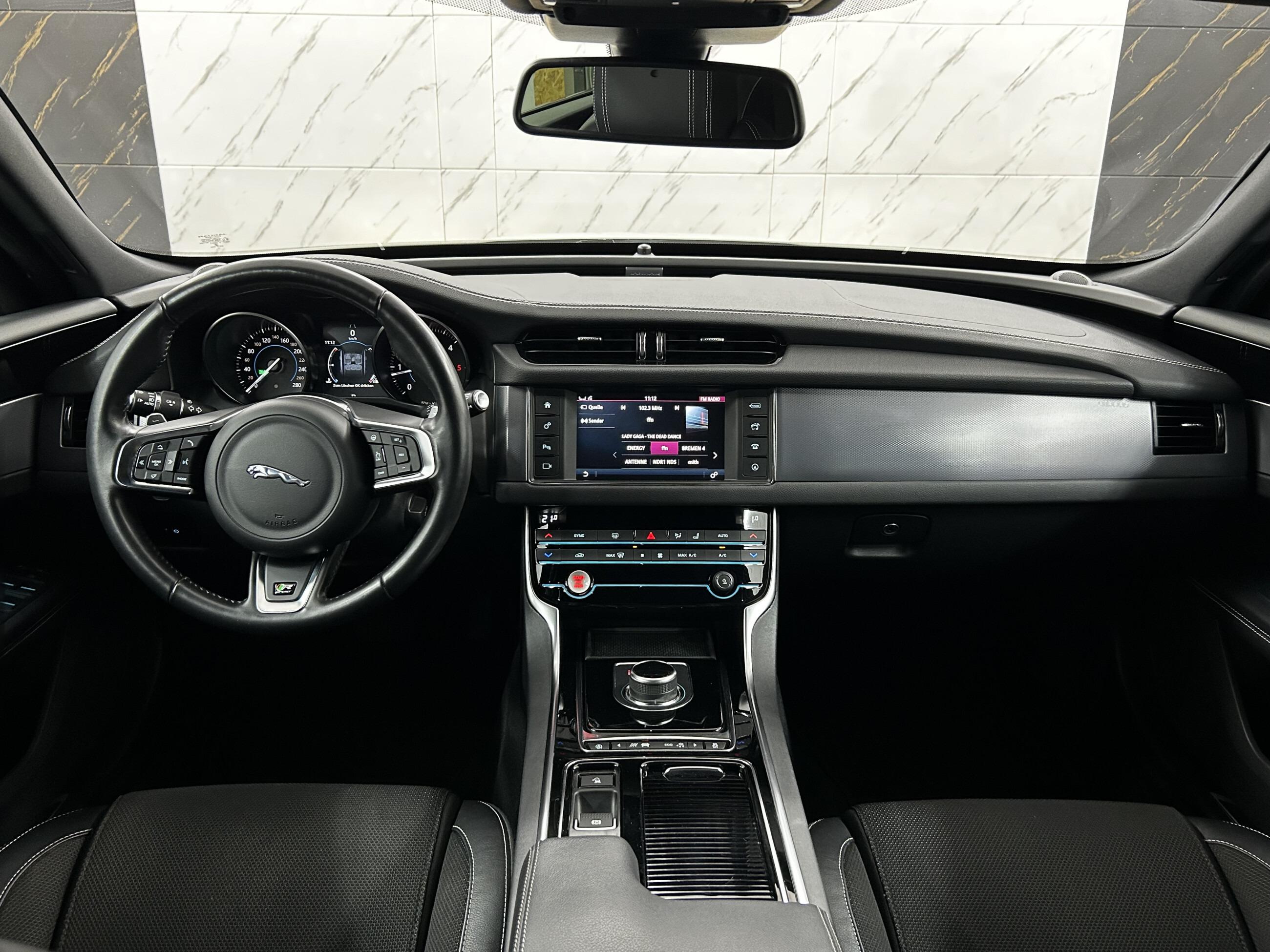 Jaguar XF R-Sport+Bi-Xenon+Ambiente+Kamera+LED+Sound