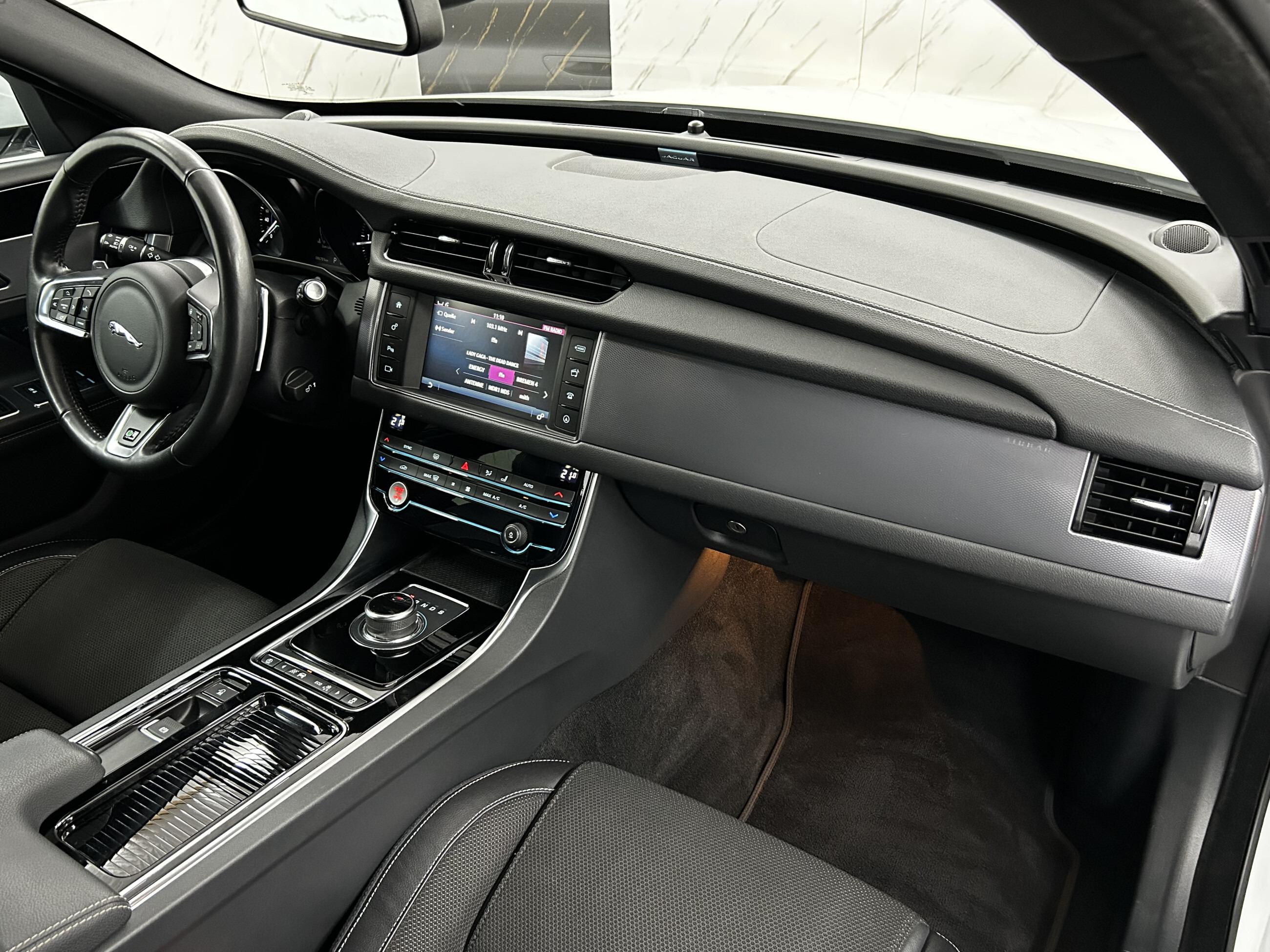 Jaguar XF R-Sport+Bi-Xenon+Ambiente+Kamera+LED+Sound