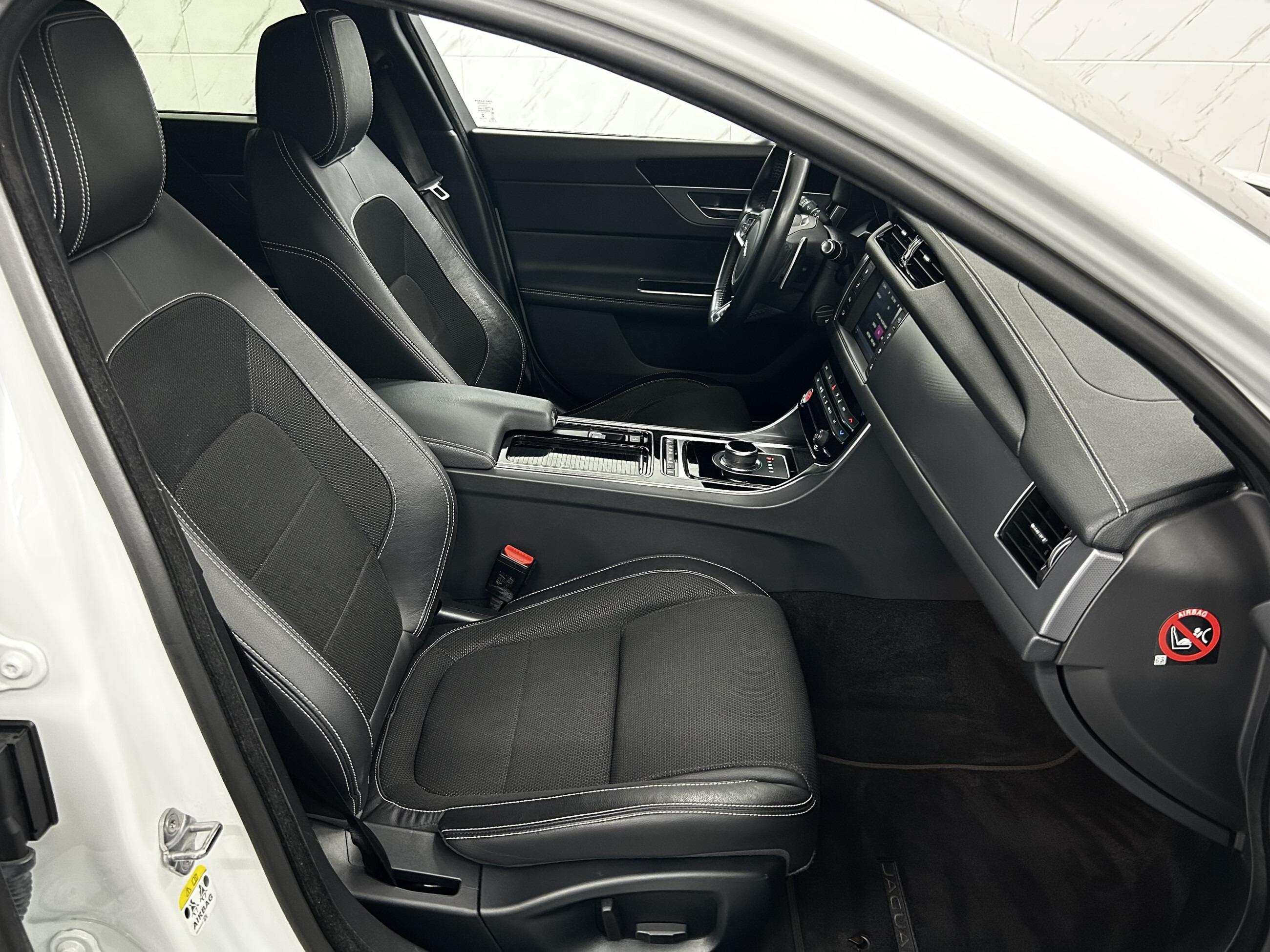 Jaguar XF R-Sport+Bi-Xenon+Ambiente+Kamera+LED+Sound