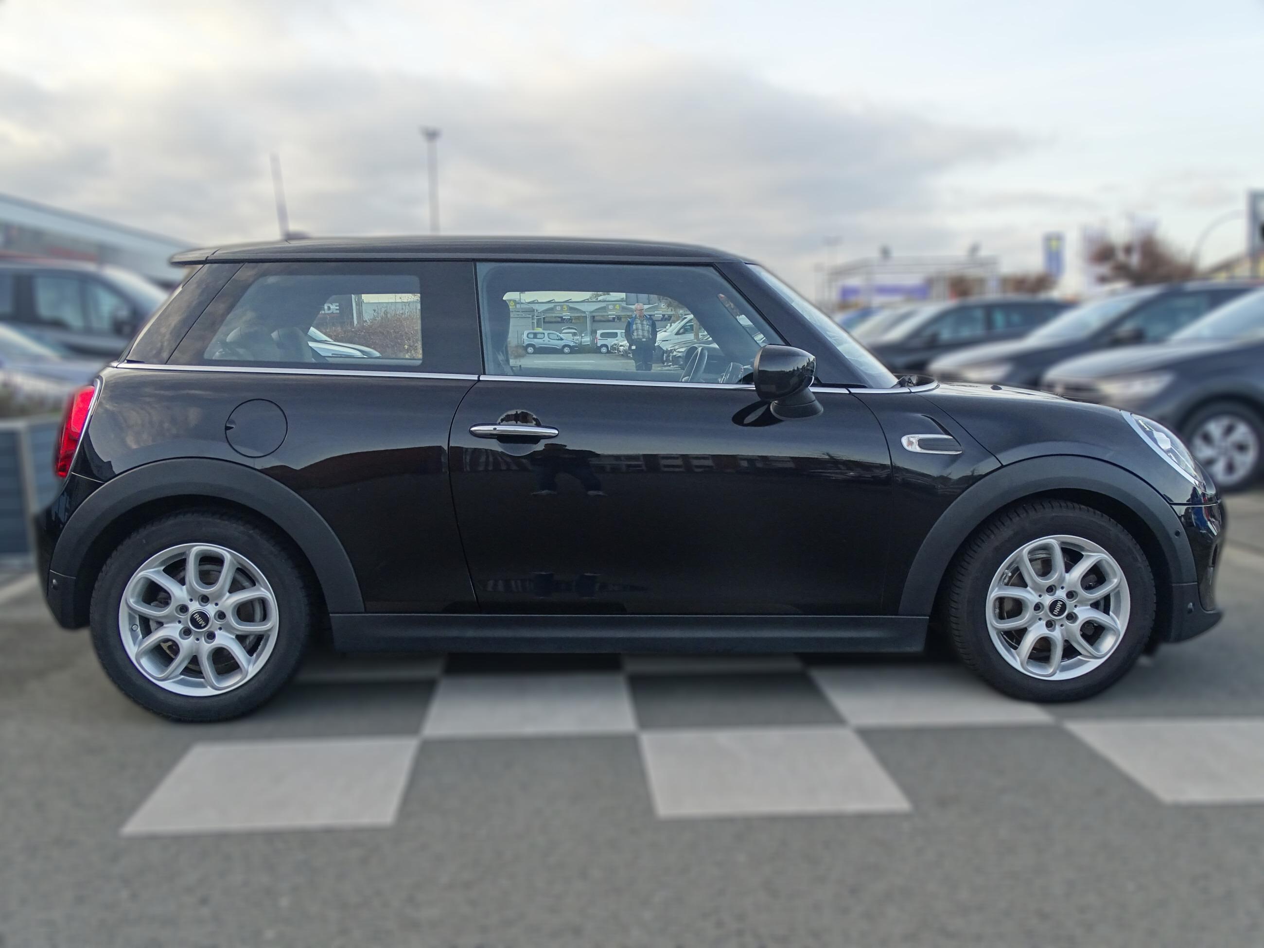 MINI ONE One 1.5 AT*NAVI*PDC*LED*MFL*SHZG*GJR*TEMPO*TEL*