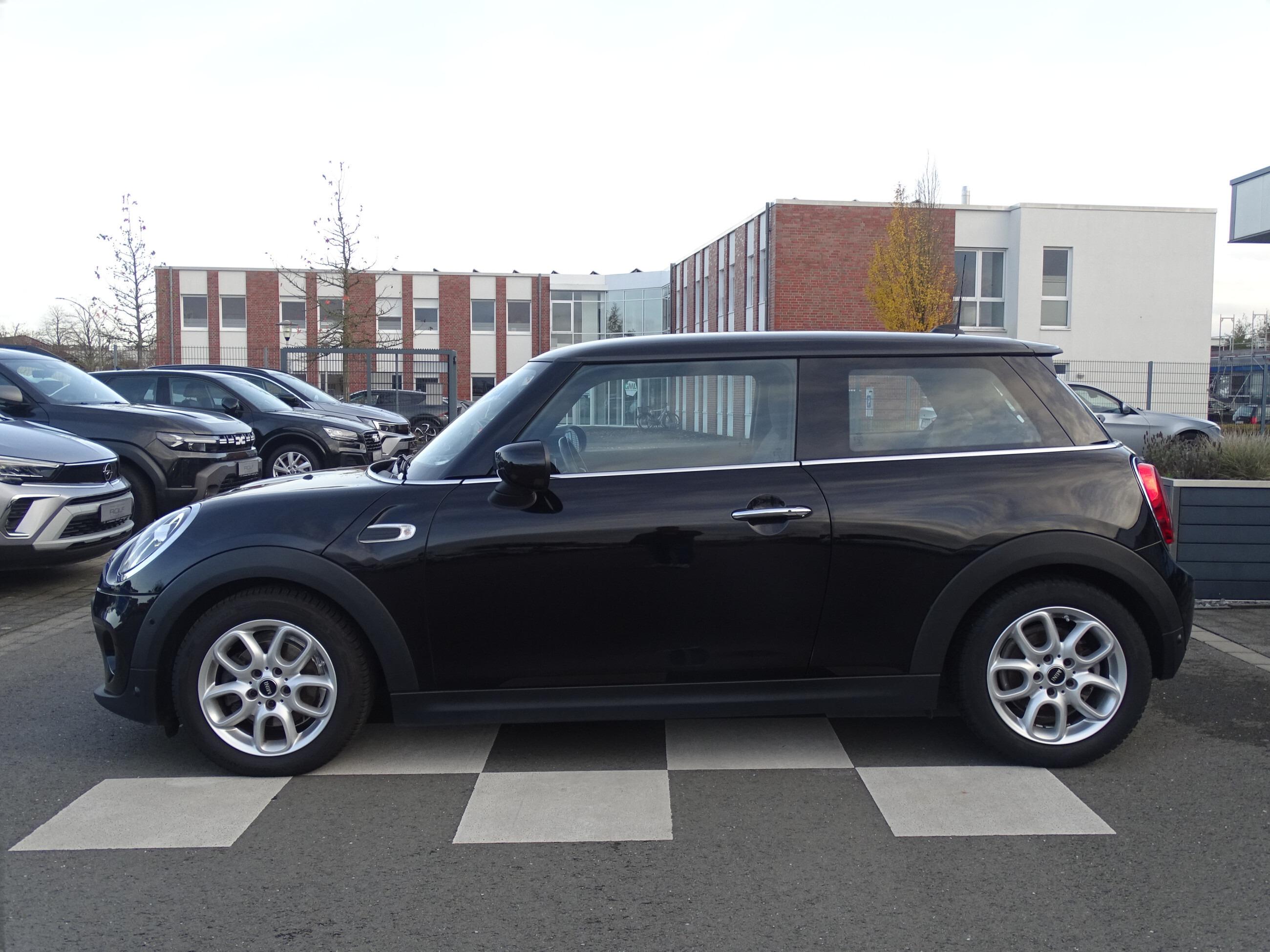 MINI ONE One 1.5 AT*NAVI*PDC*LED*MFL*SHZG*GJR*TEMPO*TEL*