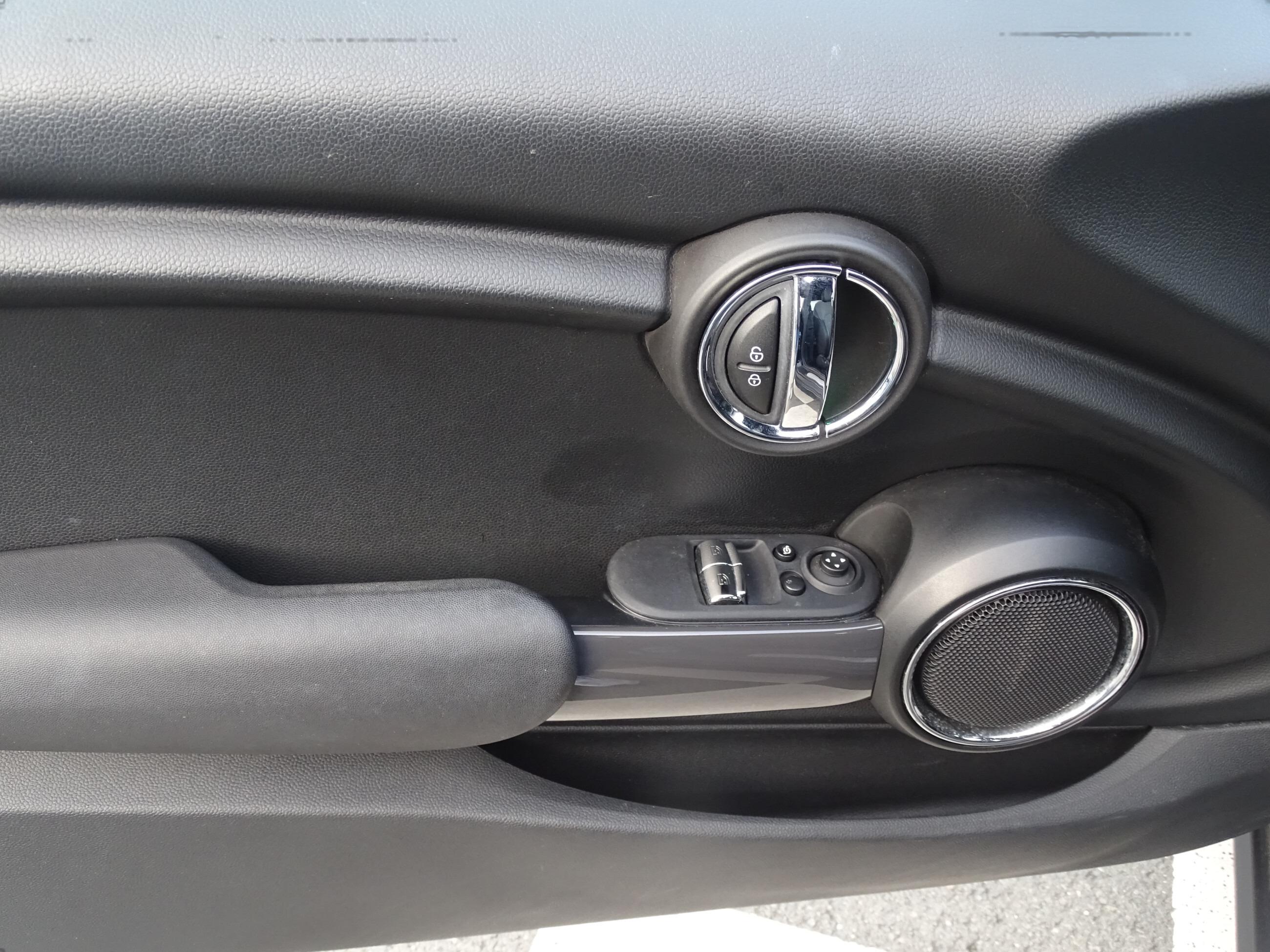 MINI ONE One 1.5 AT*NAVI*PDC*LED*MFL*SHZG*GJR*TEMPO*TEL*