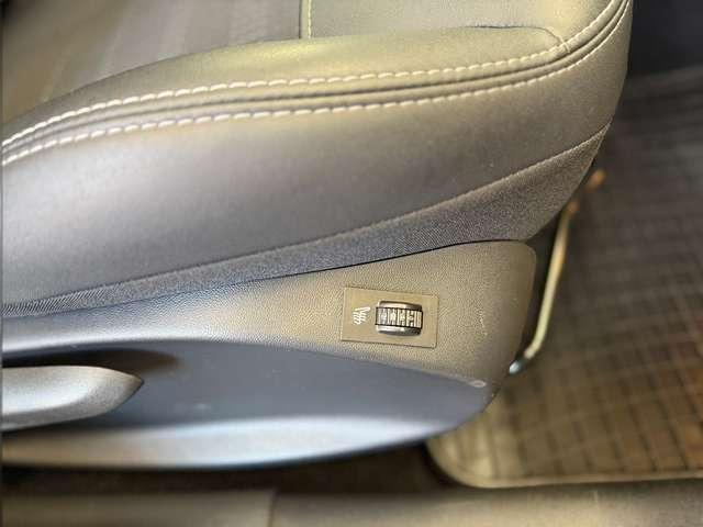 Peugeot 2008 Allure NAVI SHZ AHK PDC PANO CAM LED LEDER